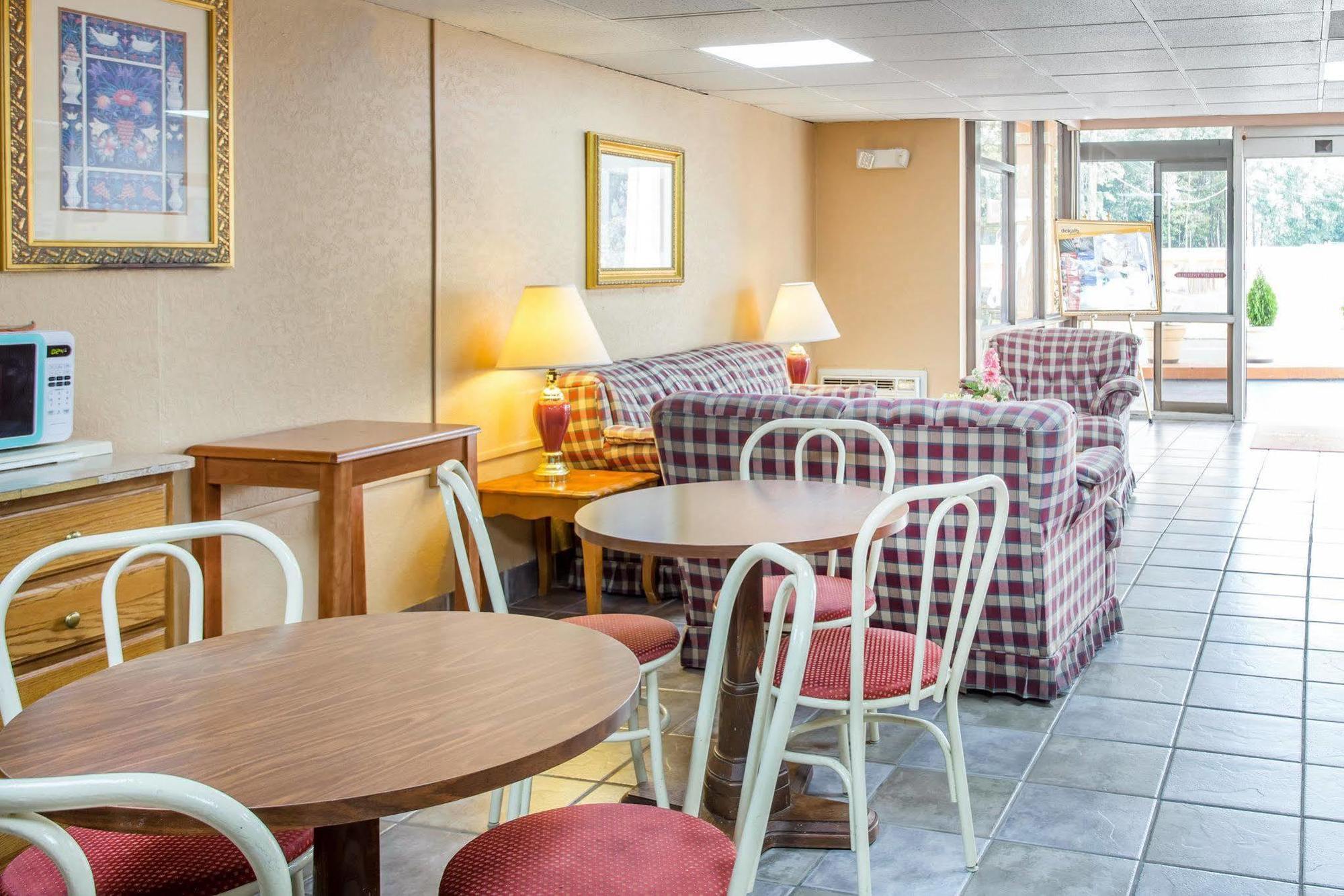 Rodeway Inn Stone Mountain Такер Экстерьер фото
